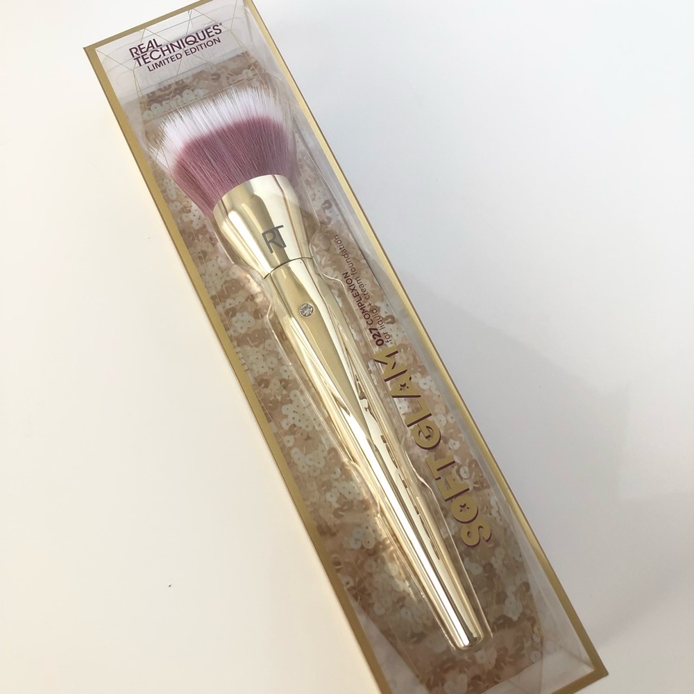 Real techniques makeup brush